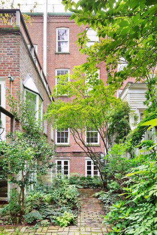 $7,400,000 | 39 Charlton St | Hudson Square
