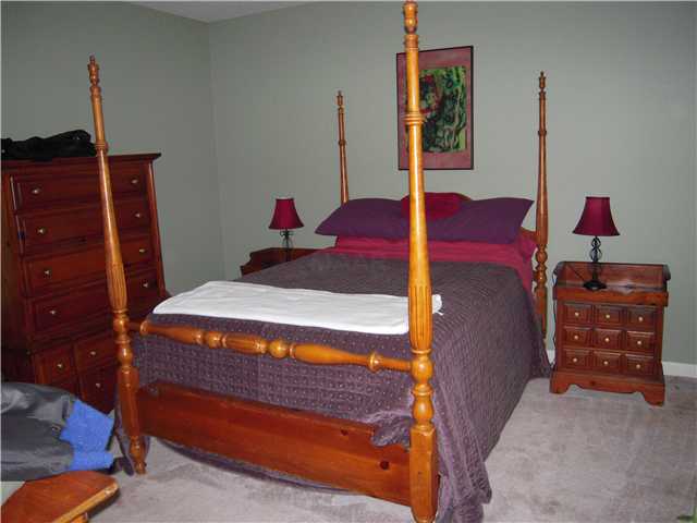 1668 Ranmar Drive Memphis, TN 38016 - Photo 8 of 11 ONE OF THE UPSTAIRS BEDROOMS. NICE SIZE.