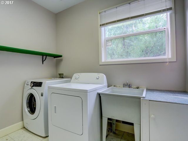 3615 Northwest South Road Portland, OR 97229 - Photo 13 of 32 Gallery Image 13