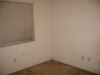 4215 Berkshire Road Bakersfield, CA 93313 - Photo 5 of 8 Gallery Image 5