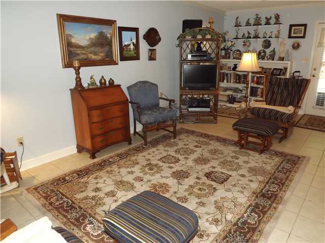 1440 Robertson Road Memphis, TN 38127 - Photo 10 of 14 GREATROOM IN IN-LAW SUITE