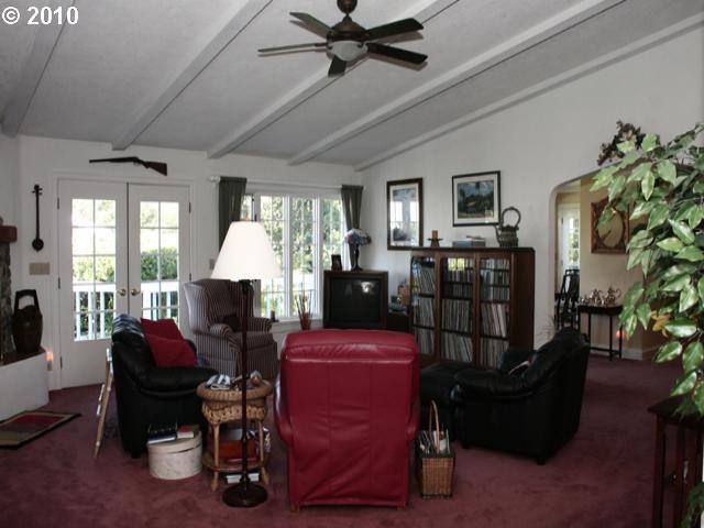 4182 Leonard Road Grants Pass, OR 97527 - Photo 4 of 16