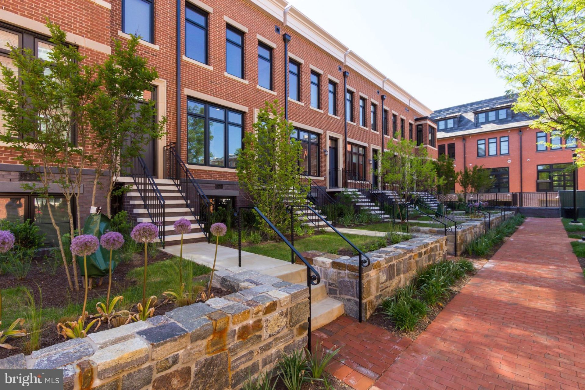 407 Guethler's Way Washington, DC 20003 - Photo 3 of 26