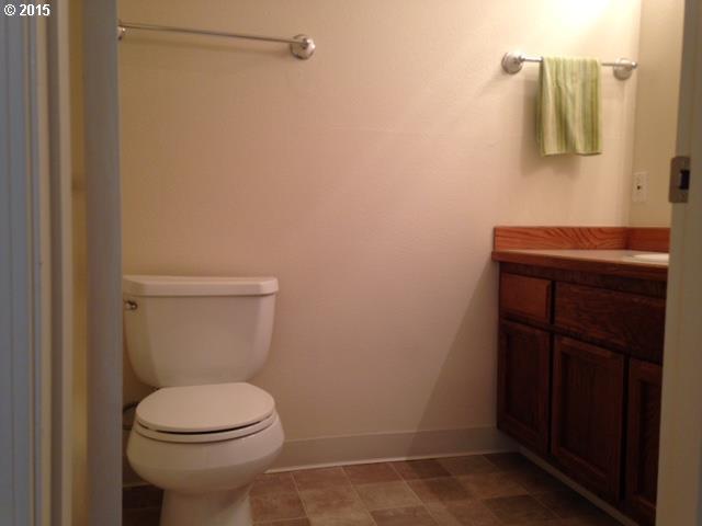 5630 South Riverside Lane, Unit 1 Portland, OR 97239 - Photo 8 of 14 Gallery Image 8