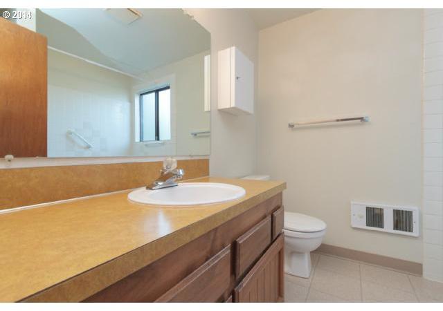 427 Southwest 121st Place Portland, OR 97225 - Photo 10 of 12 Gallery Image 10