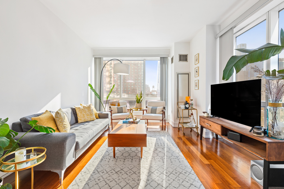 350 West 42nd Street, Unit 10L Manhattan, NY 10036 - Photo 2 of 8