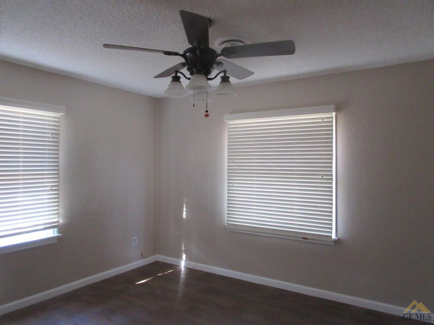 1627 Locust Ravine Bakersfield, CA 93306 - Photo 16 of 29 Gallery Image 16