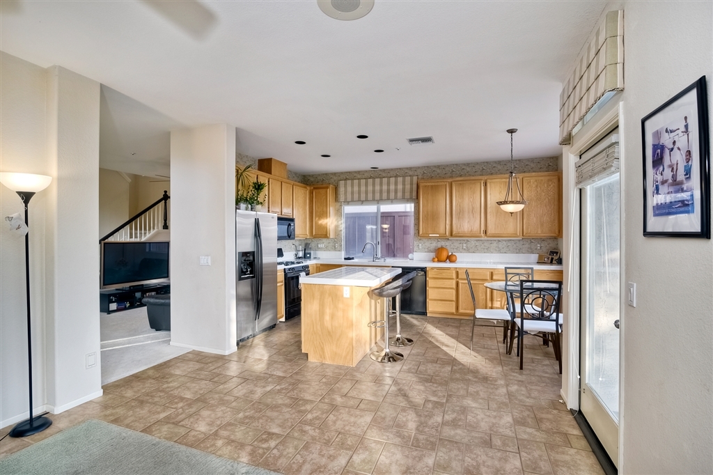 2515 Moonlight Glen Escondido, CA 92026 - Photo 9 of 23