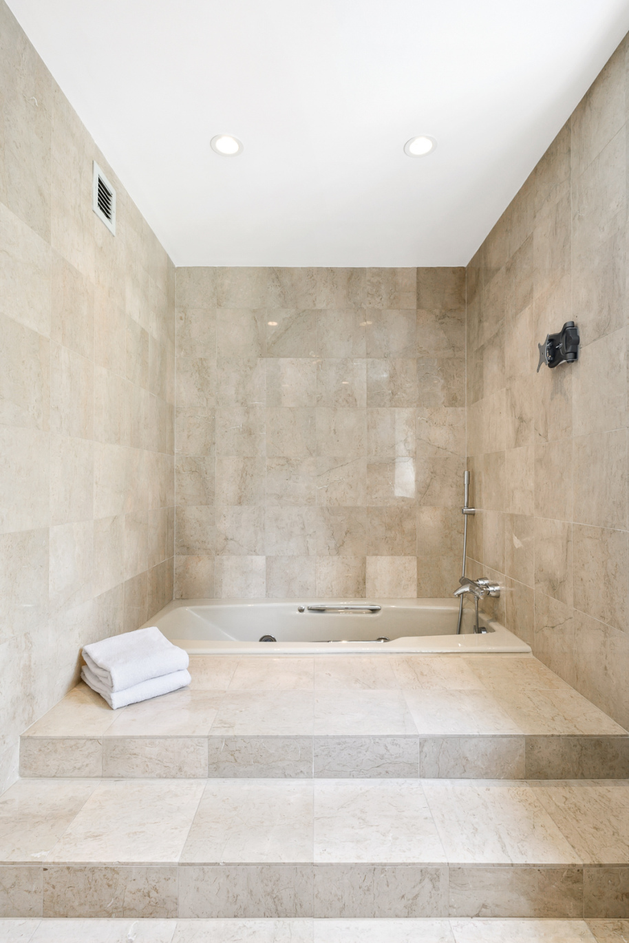 500 Park Avenue, Unit 18D Manhattan, NY 10022 - Photo 8 of 10