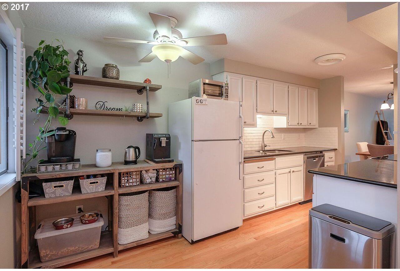 5606 South Riverside Lane, Unit 2 Portland, OR 97239 - Photo 9 of 26 Gallery Image 9