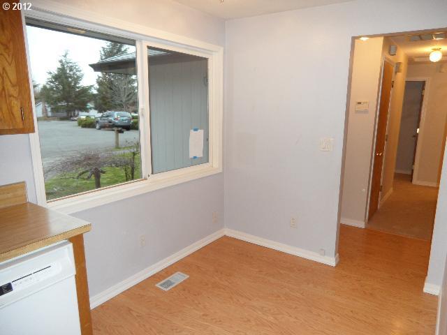 2105 Southwest 9th Place Gresham, OR 97080 - Photo 5 of 14 Gallery Image 5
