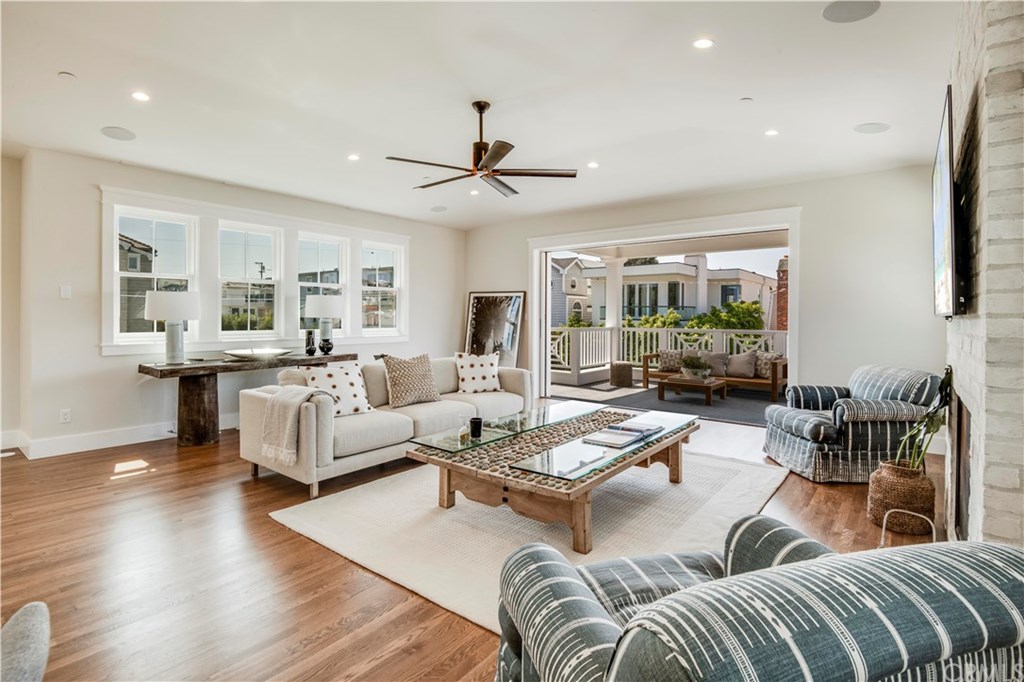 424 1st Street Manhattan Beach, CA 90266 - Photo 6 of 38