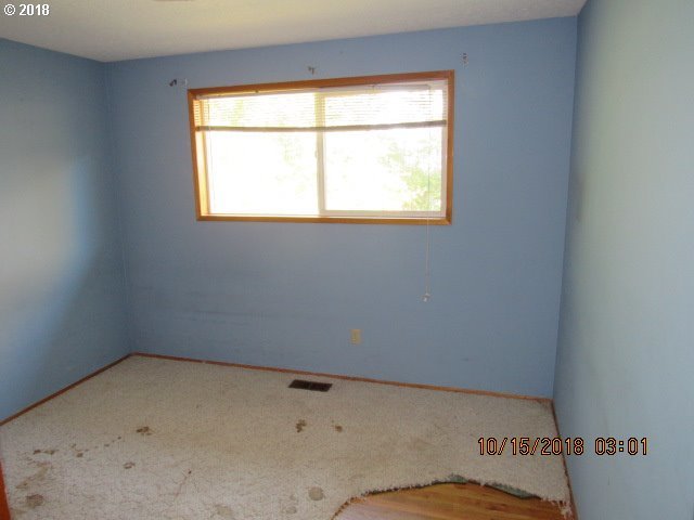 2190 Umpqua Road Woodburn, OR 97071 - Photo 10 of 23 Gallery Image 10