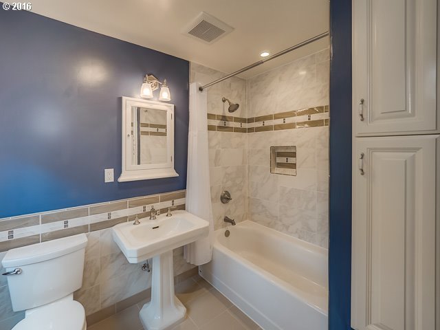 2832 Northwest Cumberland Road Portland, OR 97210 - Photo 15 of 30 Gallery Image 15