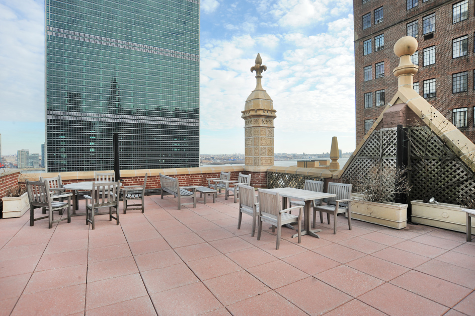 The Manor 333 E 43rd St, Manhattan, NY 10017 - Photo 5 of 8