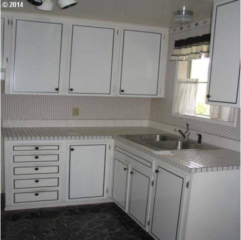 1016 Stanfield Road Woodburn, OR 97071 - Photo 8 of 12 Gallery Image 8