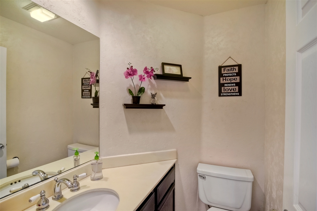 2515 Moonlight Glen Escondido, CA 92026 - Photo 4 of 23