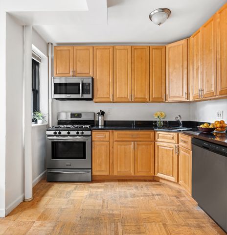$749,000 | 201 Clinton Avenue, Unit 6F | Clinton Hill