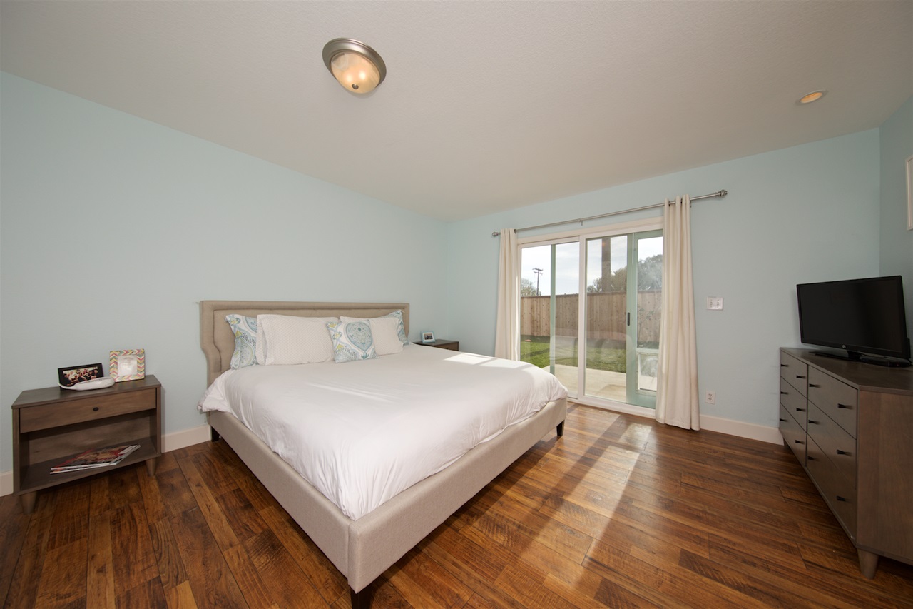 299 Cedar Road Vista, CA 92083 - Photo 5 of 25 Gallery Image 5