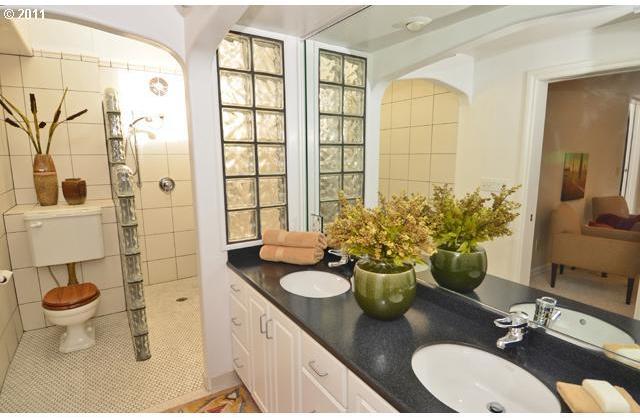8000 Southwest Birchwood Road Portland, OR 97225 - Photo 5 of 11 Gallery Image 5