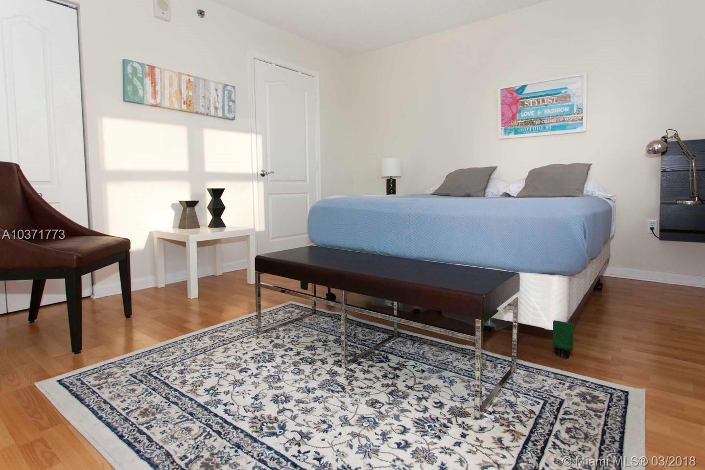 1200 Brickell Bay Drive, Unit 3915 Miami, FL 33131 - Photo 19 of 40