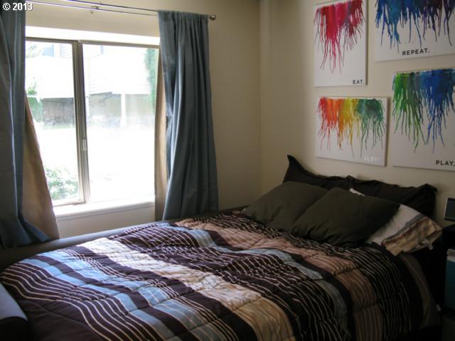 4632 Southwest Comus Place, Unit 5D Portland, OR 97219 - Photo 4 of 16 Gallery Image 4