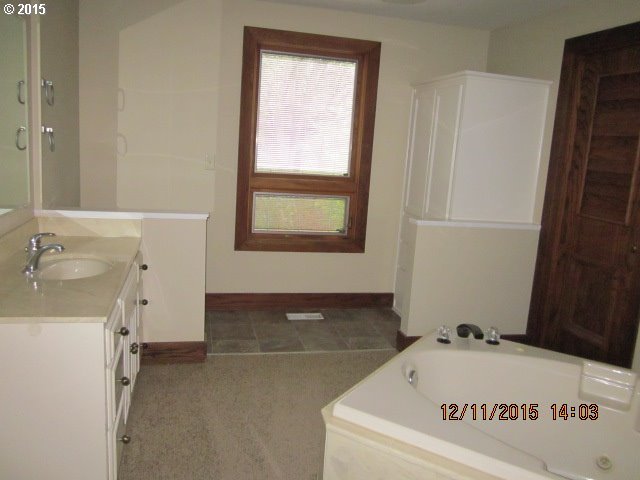 5240 Vitae Springs Road South Salem, OR 97306 - Photo 8 of 21