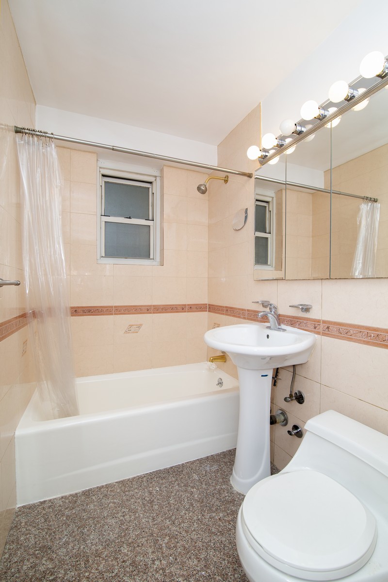 155 West 68th Street, Unit 203 Manhattan, NY 10023 - Photo 6 of 7