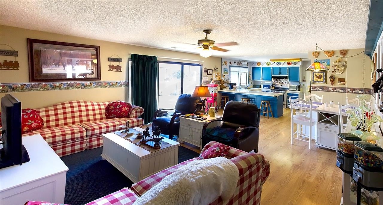 16174 Sunset Road Valley Center, CA 92082 - Photo 16 of 16 Open and bright floor plan!