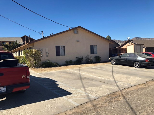 21100 Mission Street Tehachapi, CA 93561 - Photo 5 of 12 1c Parking