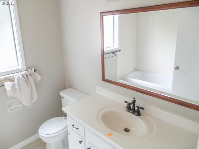586 North Center Street Sublimity, OR 97385 - Photo 14 of 16 Gallery Image 14