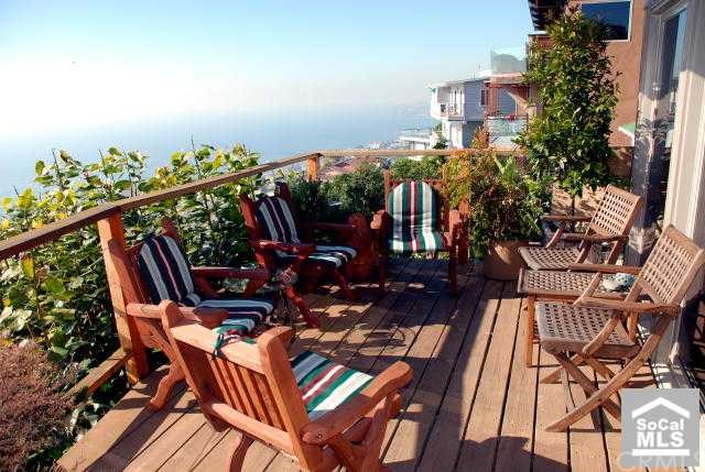 Entertainer's Paradise - Newly restored decks/balconies overlooking the Pacific!