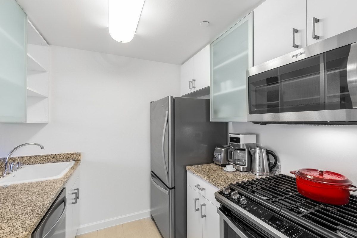 500 West 56th Street, Unit 918 Manhattan, NY 10019 - Photo 8 of 14