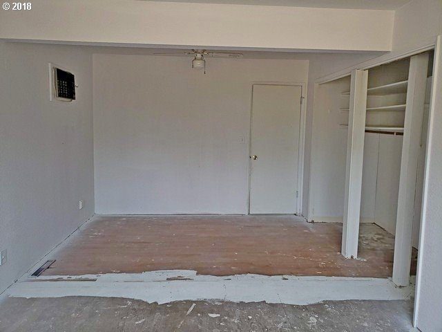 262 Oak Street Riddle, OR 97469 - Photo 10 of 29