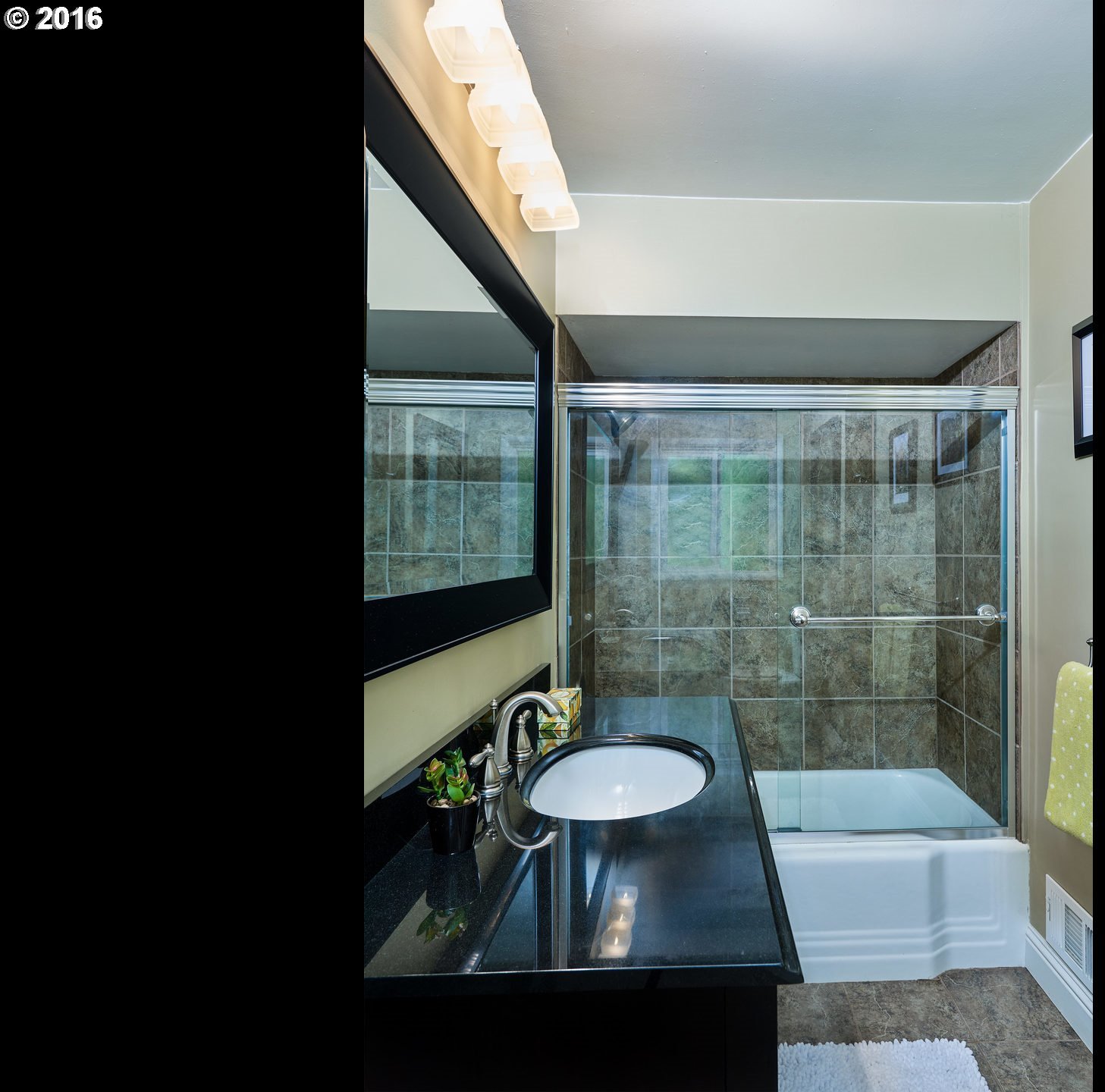 9333 Northeast Sacramento Street Portland, OR 97220 - Photo 11 of 28 Gallery Image 11