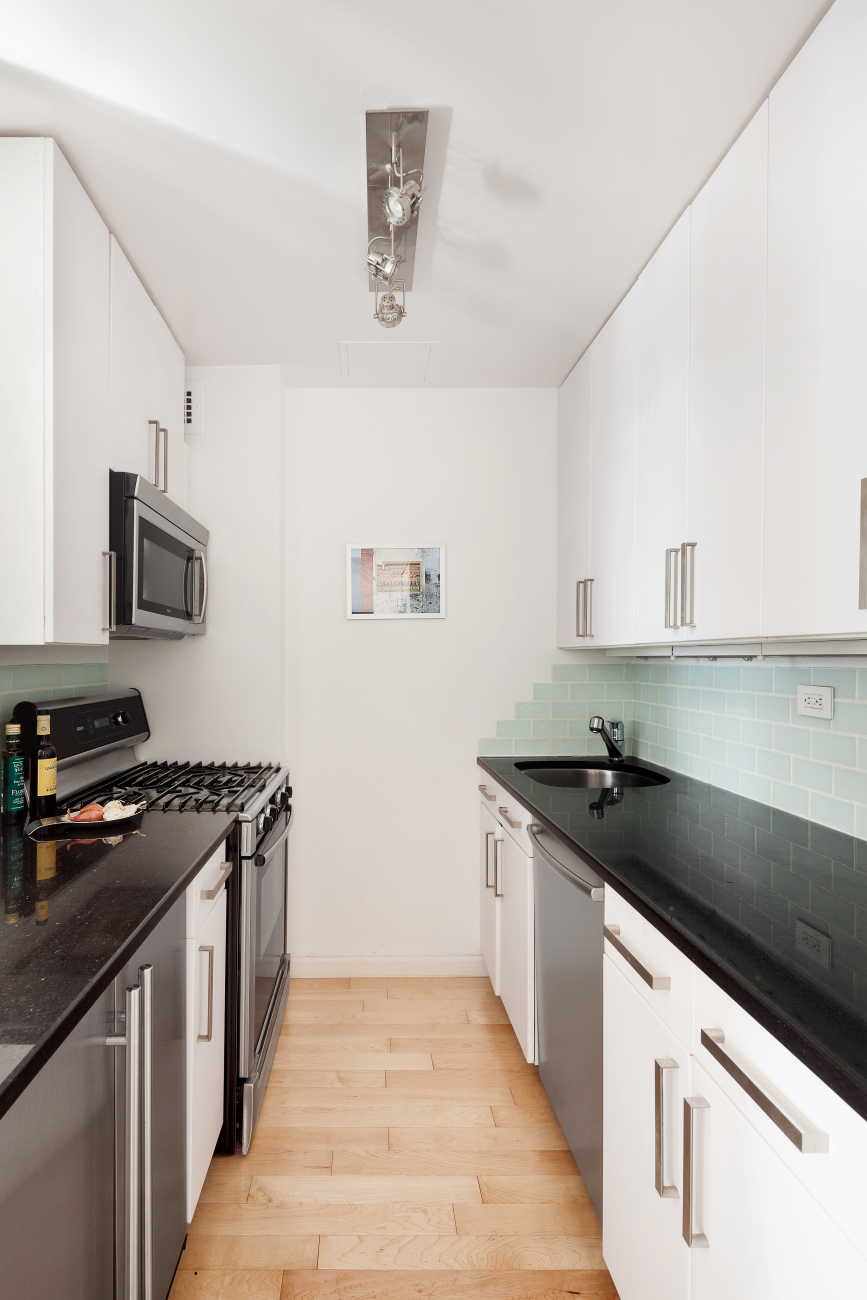 310 East 46th Street, Unit 16R Manhattan, NY 10017 - Photo 4 of 8