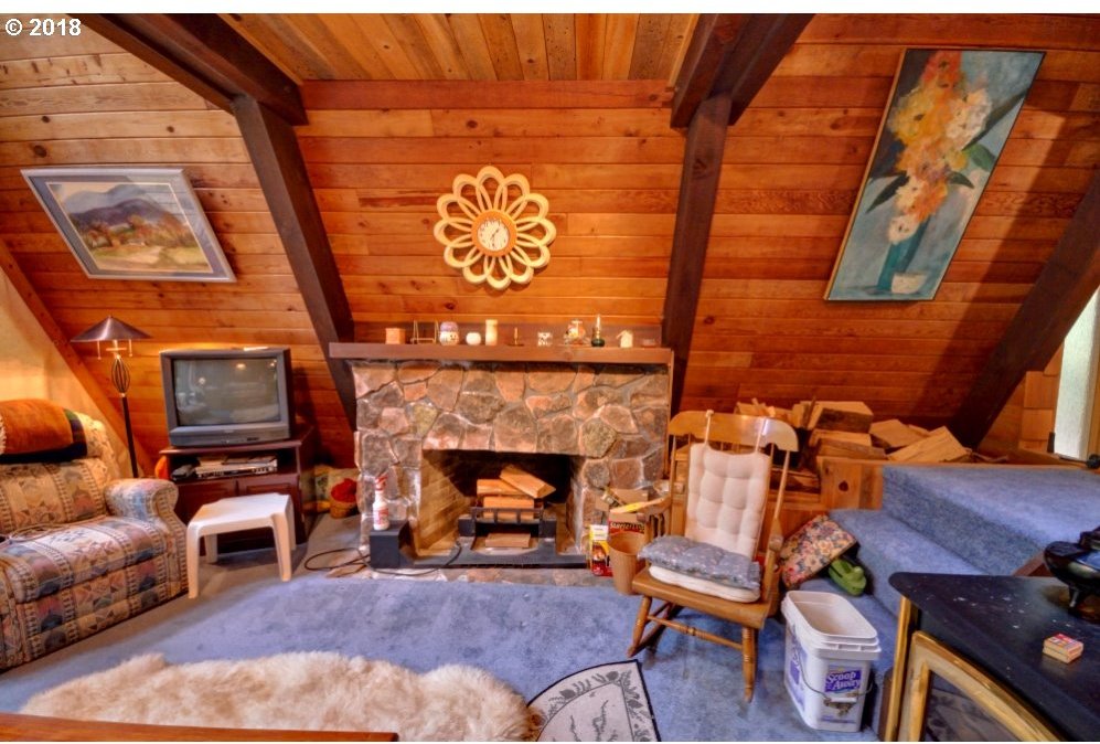 22715 East Autumn Lane Rhododendron, OR 97049 - Photo 7 of 31 Gallery Image 7