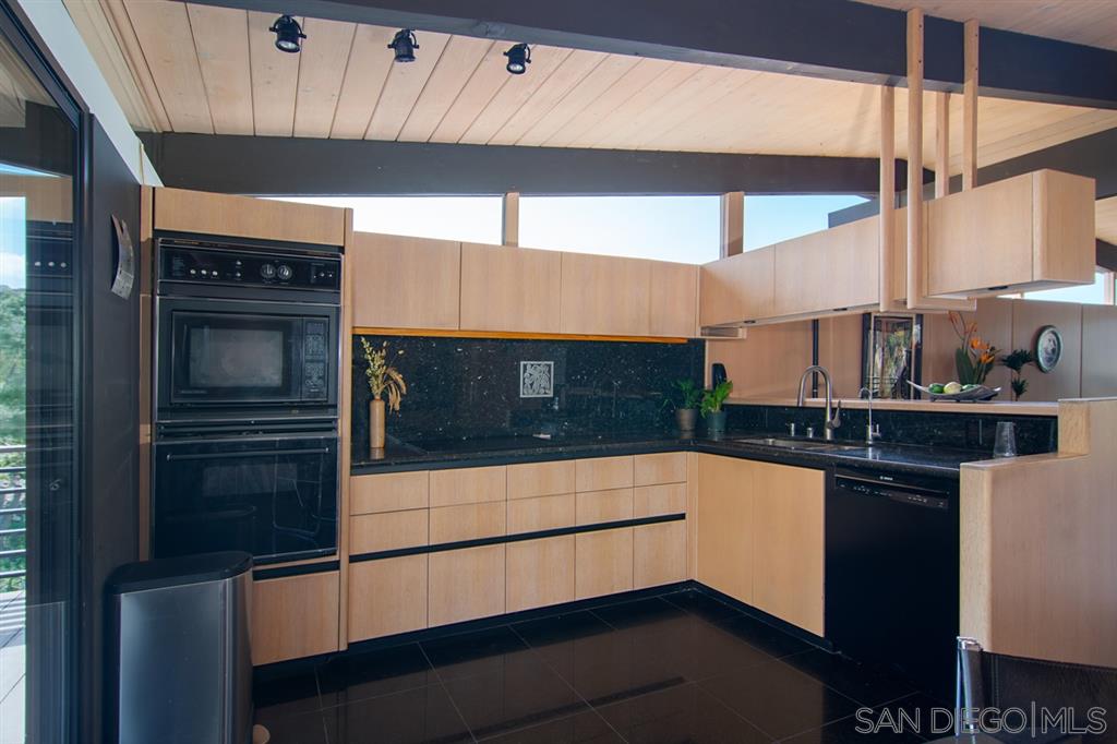 807 La Jolla Rancho Road La Jolla, CA 92037 - Photo 7 of 25