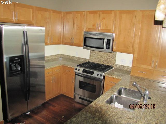 2335 Northwest Raleigh Street, Unit 321 Portland, OR 97210 - Photo 3 of 9 Gallery Image 3