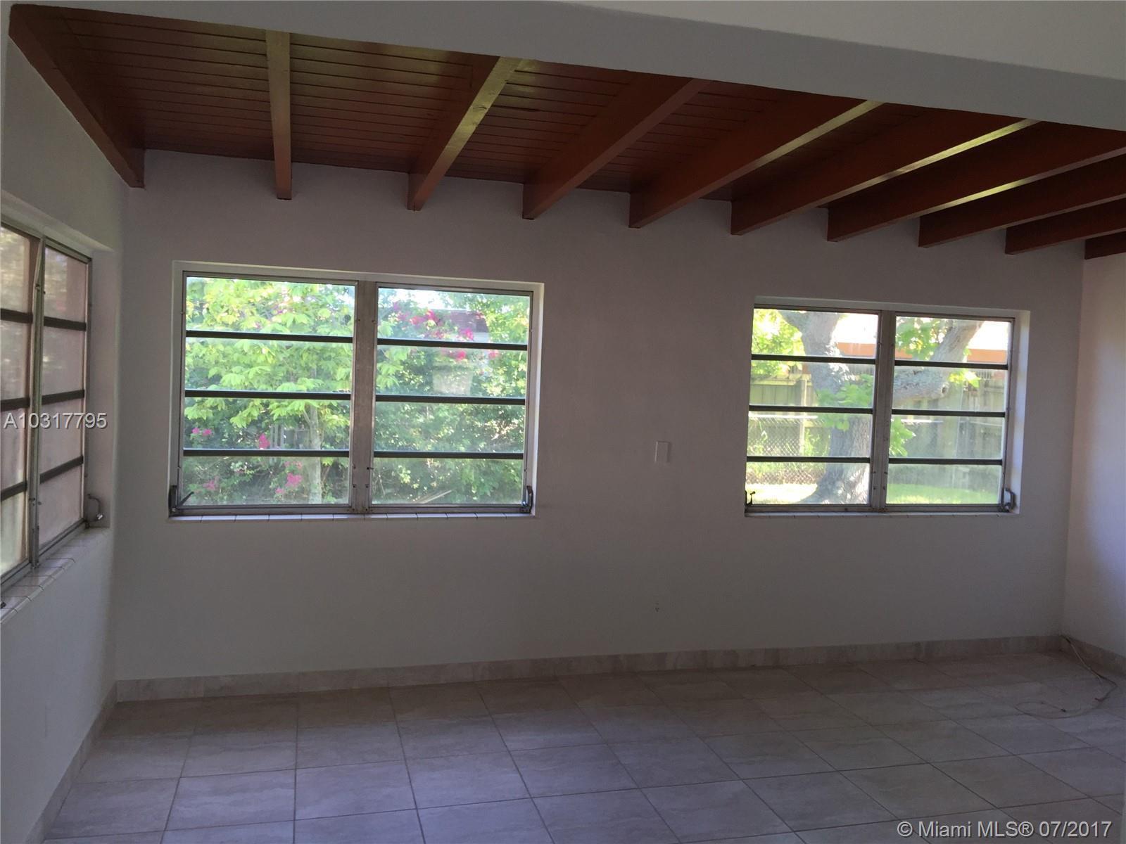 9630 Southwest 9th Terrace Miami, FL 33174 - Photo 4 of 20 Gallery Image 4