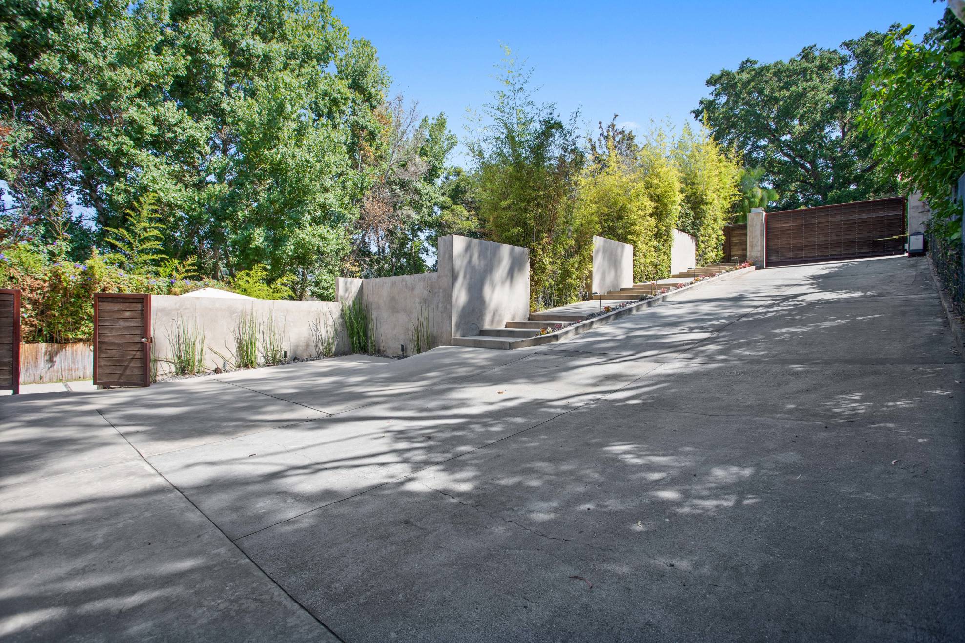 2017 De Mille Drive Los Angeles, CA 90027 - Photo 3 of 24