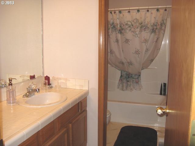 1017 Southwest 8th Street Gresham, OR 97080 - Photo 14 of 16 Gallery Image 14