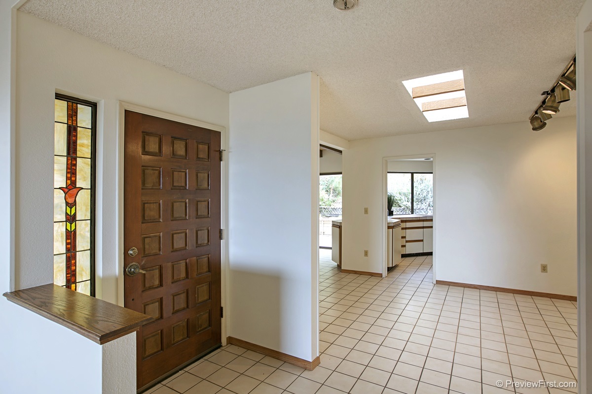1701 Burgundy Road Encinitas, CA 92024 - Photo 3 of 25