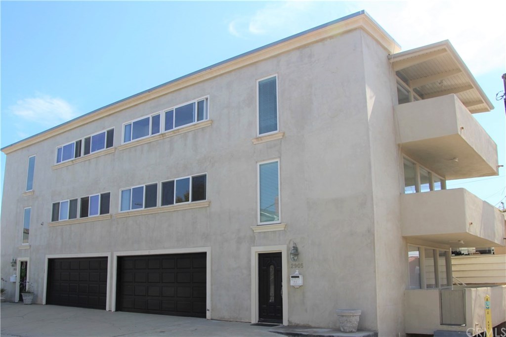 Turnkey townhome in vibrant, trendy North Manhattan Beach. Only 3 blocks to the beach.