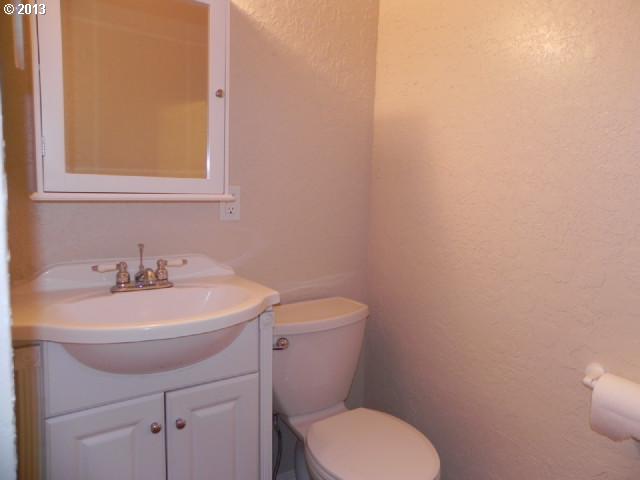 1098 D Street Springfield, OR 97477 - Photo 12 of 16