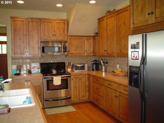 680 Henderson Road Hood River, OR 97031 - Photo 5 of 16 Gallery Image 5