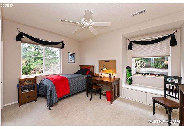 33821 Southwest Laurel Road Hillsboro, OR 97123 - Photo 10 of 16 Gallery Image 10