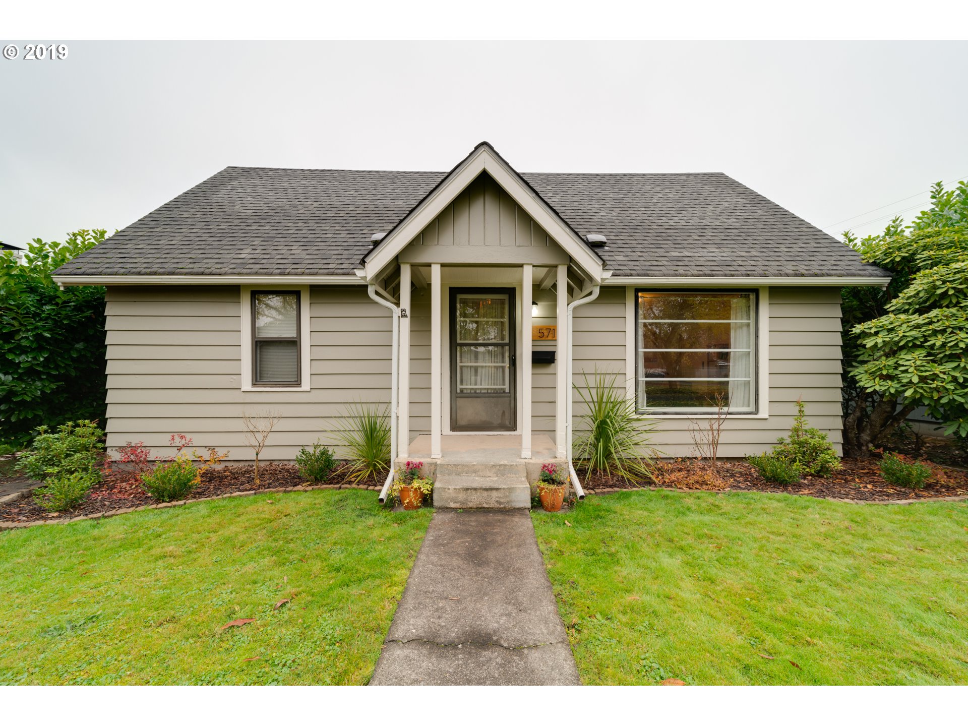571 25th Avenue Longview, WA 98632 - Photo 1 of 31