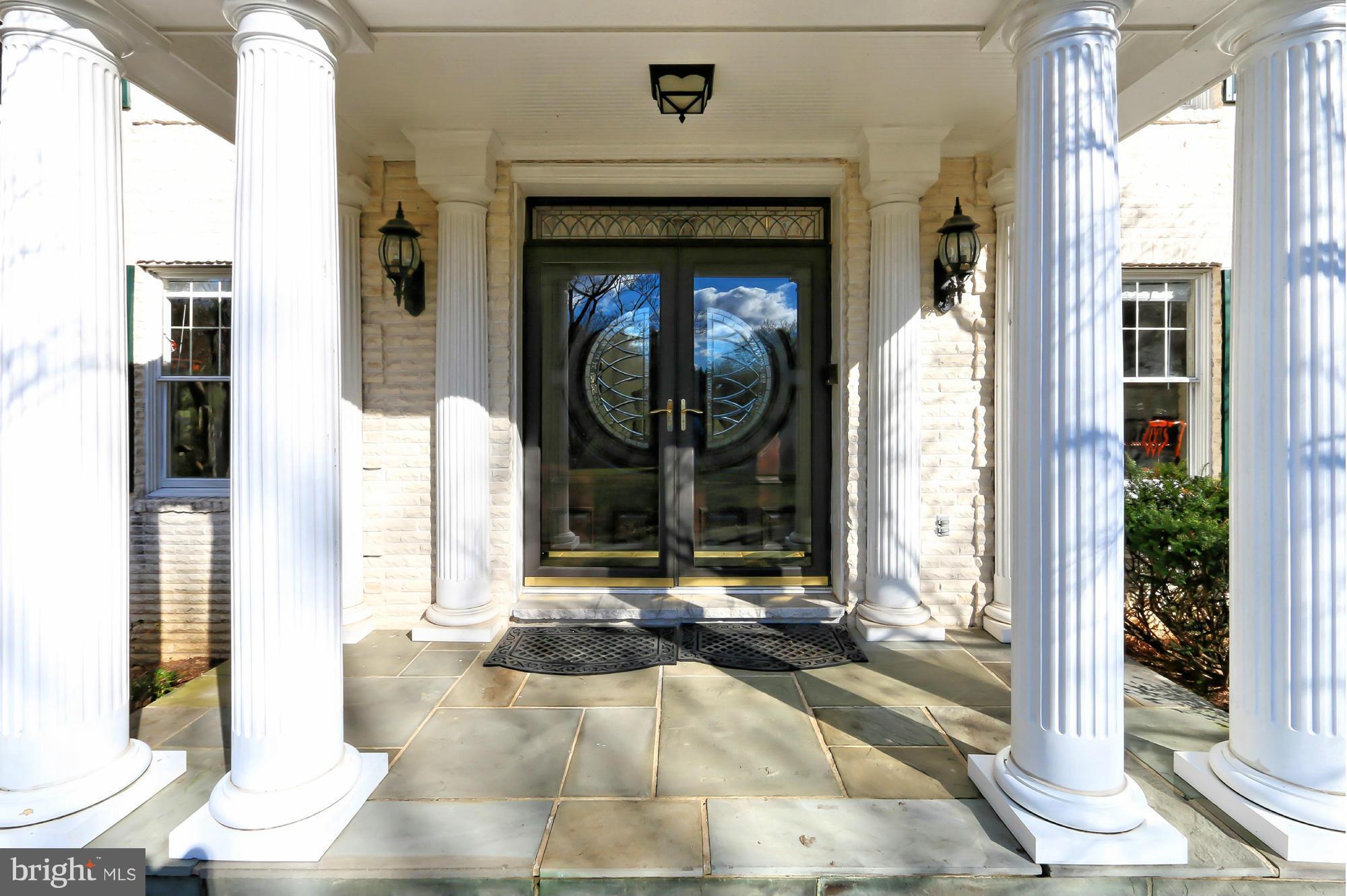 499 St Ives Road Great Falls, VA 22066 - Photo 2 of 30 Gallery Image 2