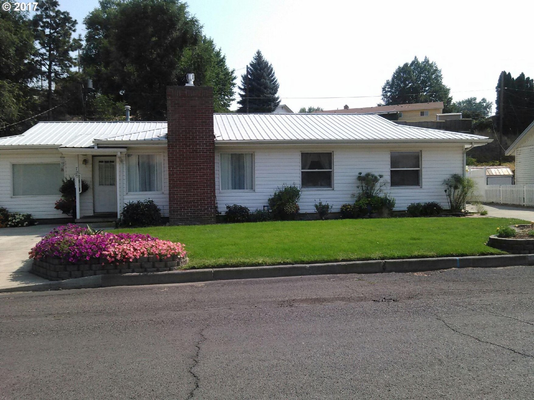 720 Southwest 37th Street Pendleton, OR 97801 - Photo 6 of 16